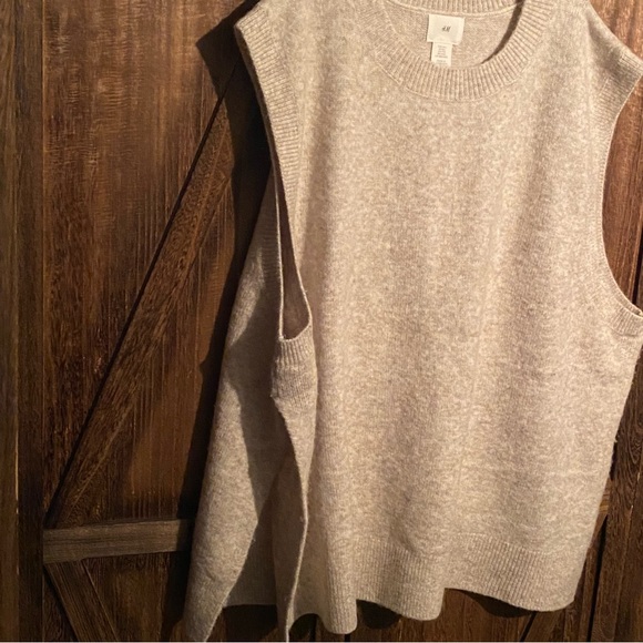 H&M Cream Sweater Vest - Picture 3 of 6